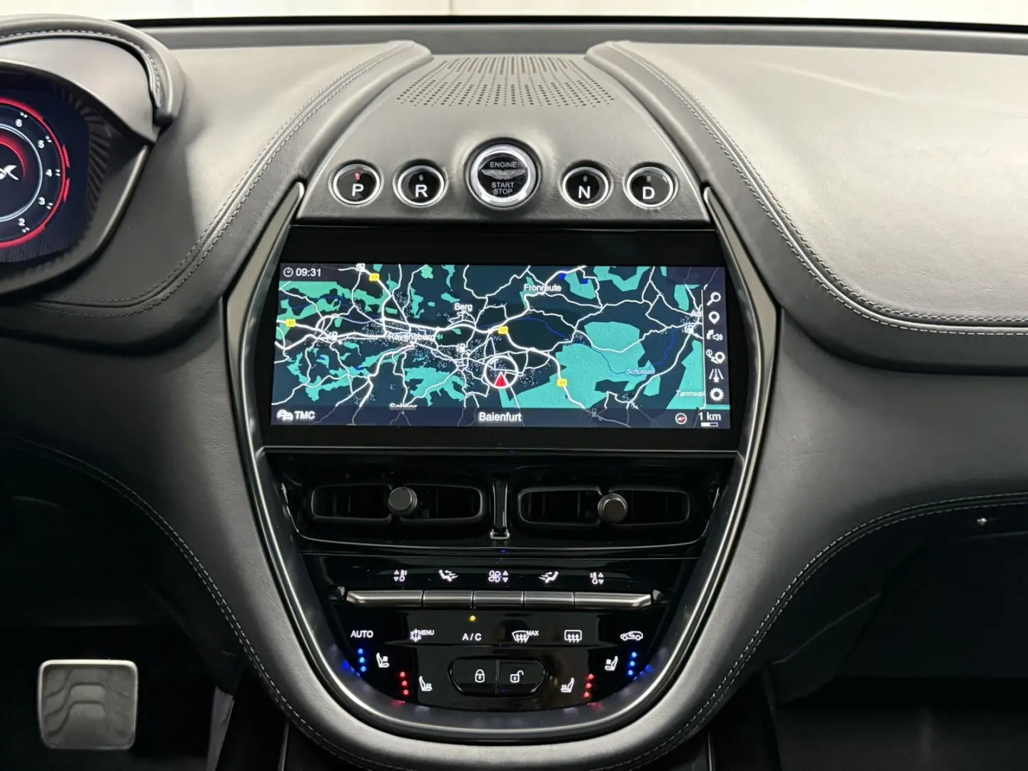 Aston Martin  DBX 707 / Minotaur Green