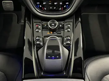 Aston Martin  DBX 707 / Minotaur Green