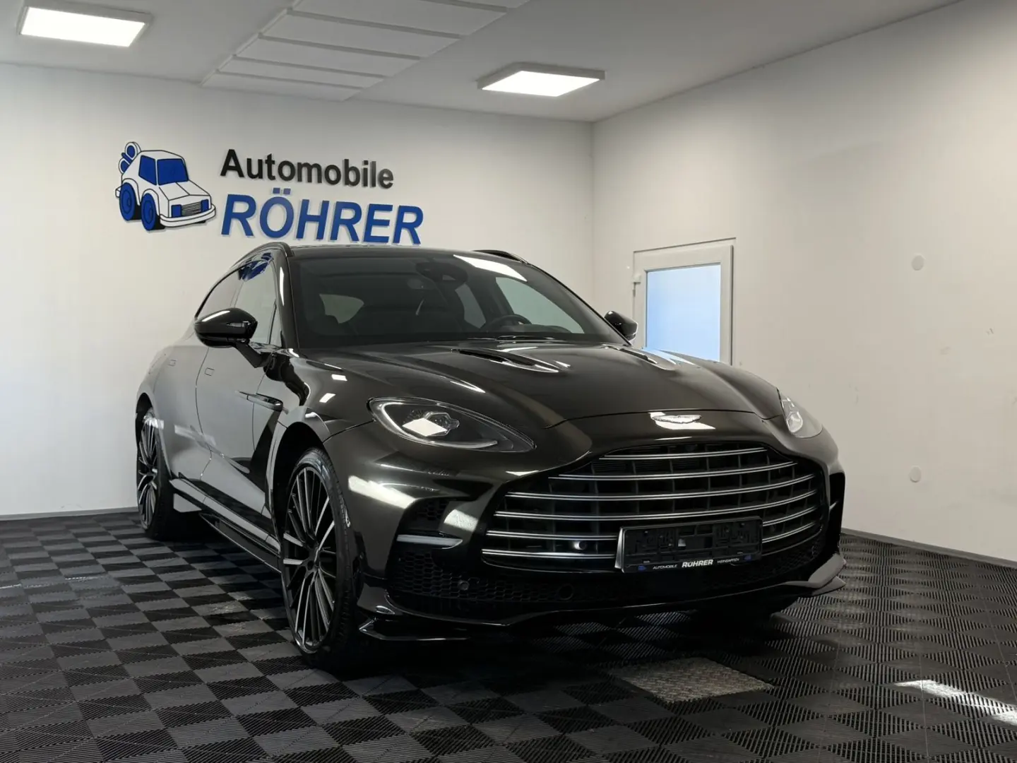 Aston Martin  DBX 707 / Minotaur Green