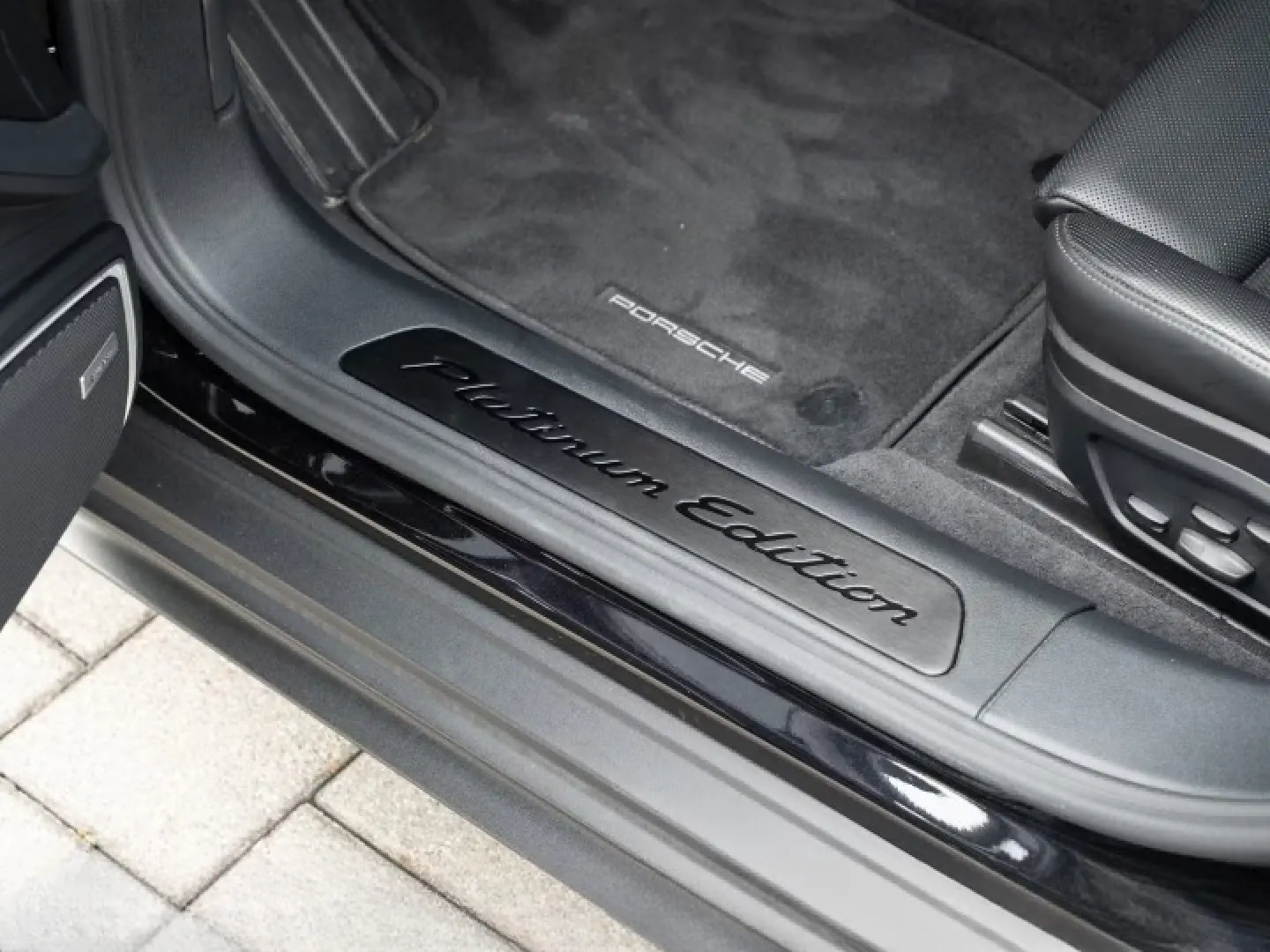 Panamera 4 E-Hybrid Platinum Edition HA-Lenkung