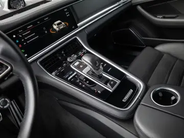 Panamera 4 E-Hybrid Platinum Edition HA-Lenkung