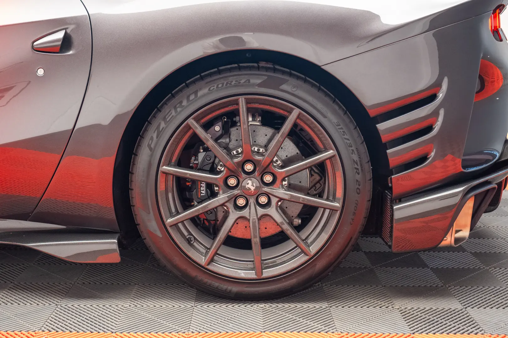 Ferrari 812 Competizione 1/1 Tailor Made