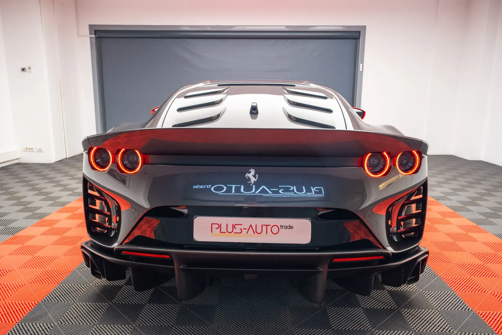 Ferrari 812 Competizione 1/1 Tailor Made