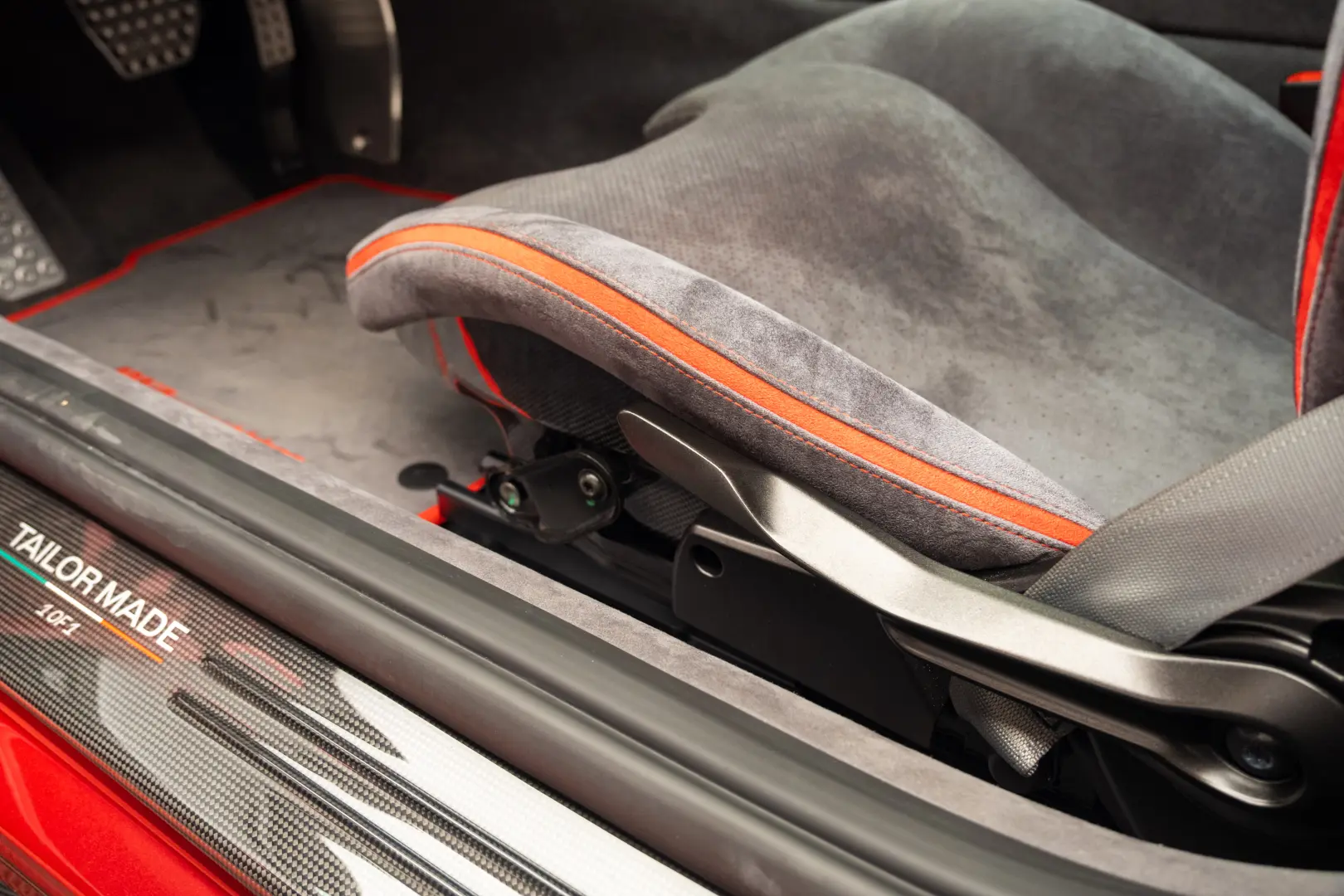 Ferrari 812 Competizione 1/1 Tailor Made