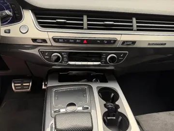 AUDI Q7 Quattro 3.0 TDI - S Line