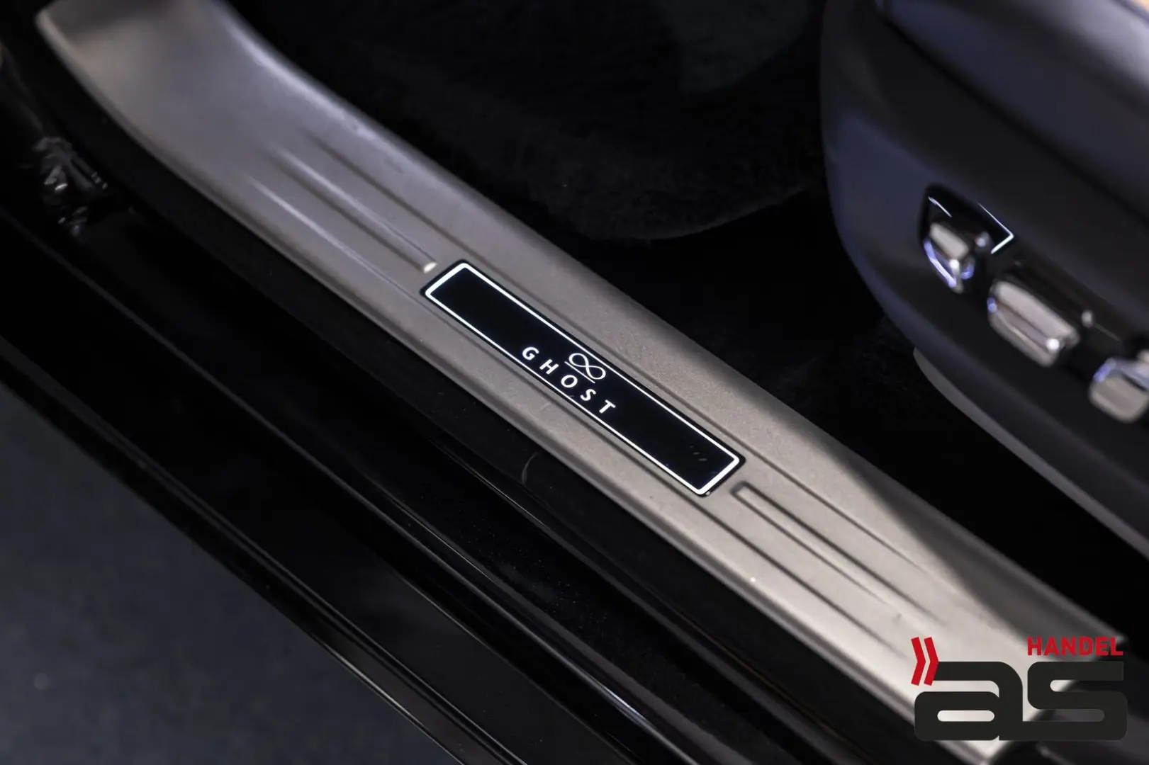 Ghost BlackBadge|StarRoof|Bespoke|TV|Table