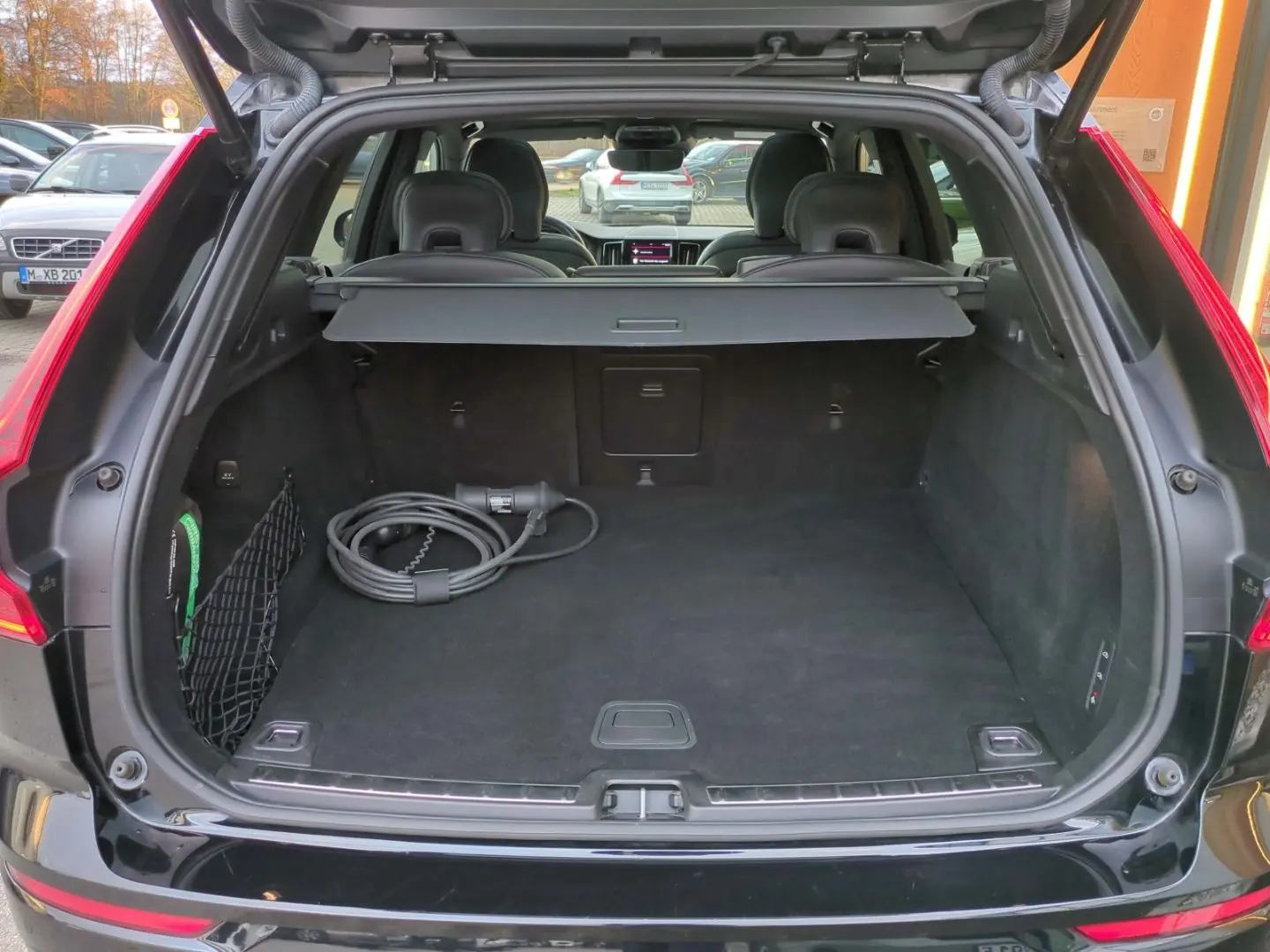 XC60 R Design Recharge Plug-In Hybrid AWD T8 Twi