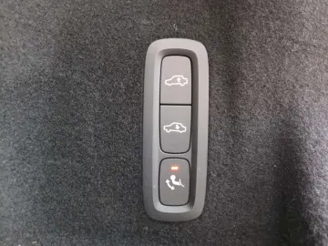 XC60 R Design Recharge Plug-In Hybrid AWD T8 Twi