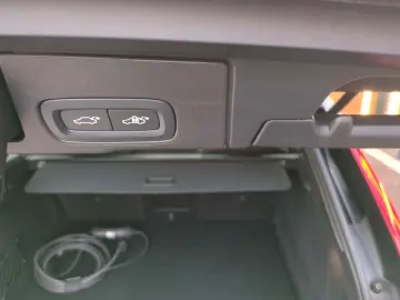 XC60 R Design Recharge Plug-In Hybrid AWD T8 Twi