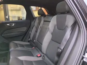 XC60 R Design Recharge Plug-In Hybrid AWD T8 Twi