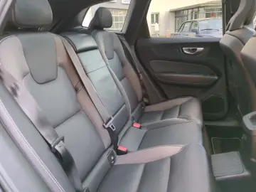 XC60 R Design Recharge Plug-In Hybrid AWD T8 Twi