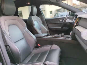 XC60 R Design Recharge Plug-In Hybrid AWD T8 Twi