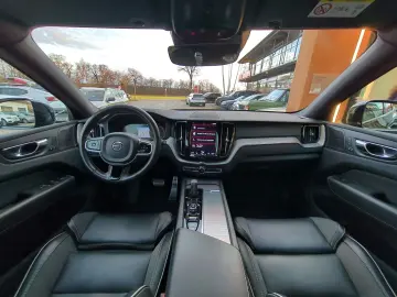 XC60 R Design Recharge Plug-In Hybrid AWD T8 Twi