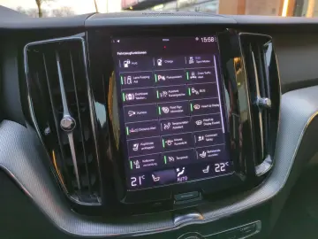 XC60 R Design Recharge Plug-In Hybrid AWD T8 Twi