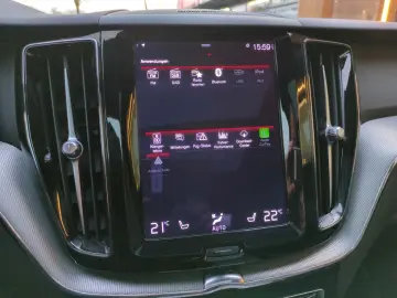 XC60 R Design Recharge Plug-In Hybrid AWD T8 Twi