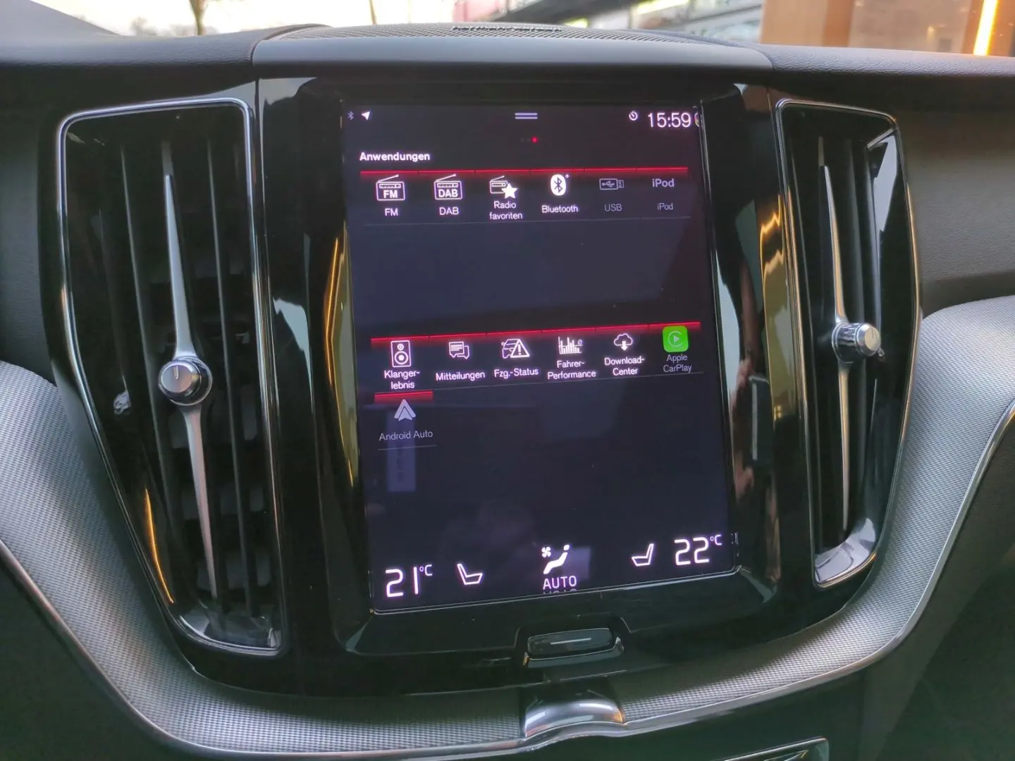 XC60 R Design Recharge Plug-In Hybrid AWD T8 Twi