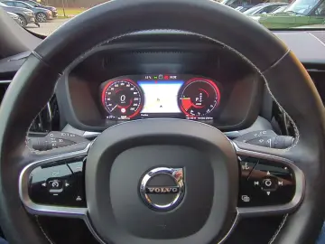 XC60 R Design Recharge Plug-In Hybrid AWD T8 Twi