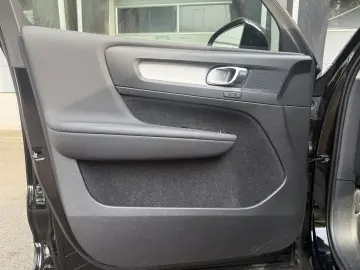 XC40 R Design Expression Recharge Plug-In Hybrid
