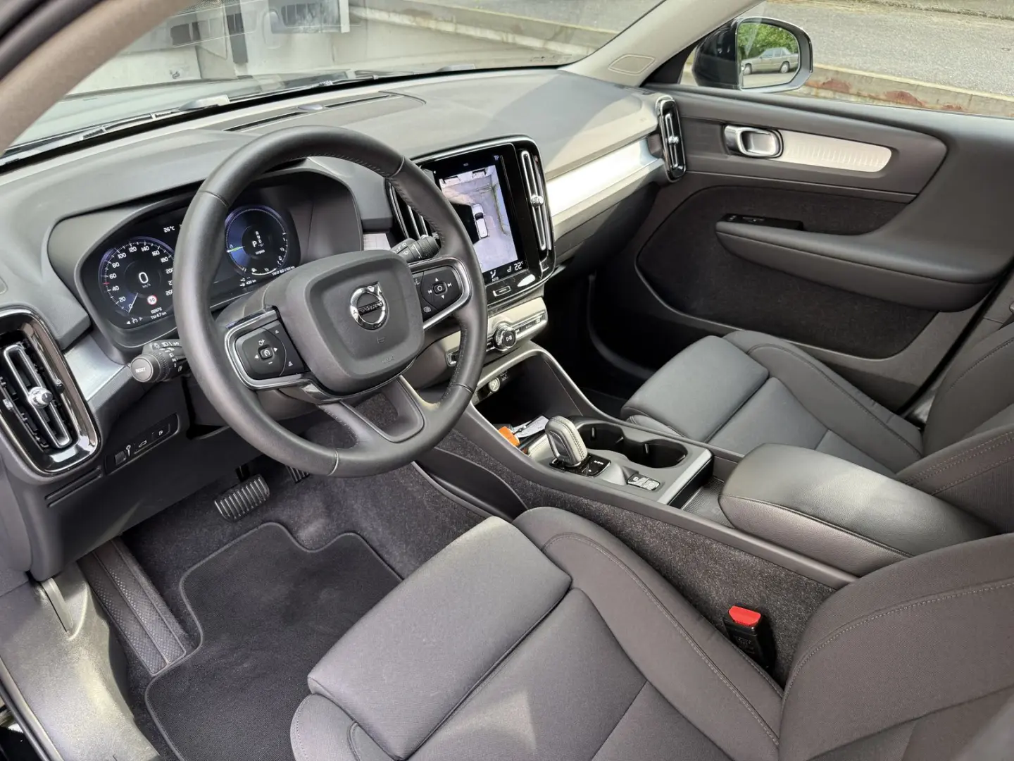 XC40 R Design Expression Recharge Plug-In Hybrid