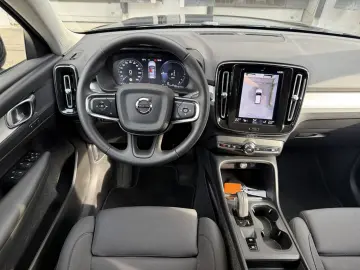 XC40 R Design Expression Recharge Plug-In Hybrid