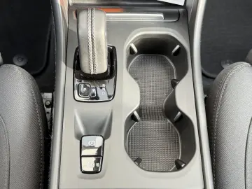 XC40 R Design Expression Recharge Plug-In Hybrid