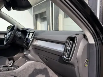 XC40 R Design Expression Recharge Plug-In Hybrid