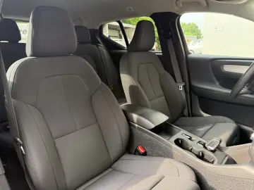 XC40 R Design Expression Recharge Plug-In Hybrid