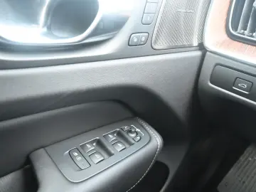 XC60 B4 D AWD Ultimate Dark STDHZG 360  LUFT ACC