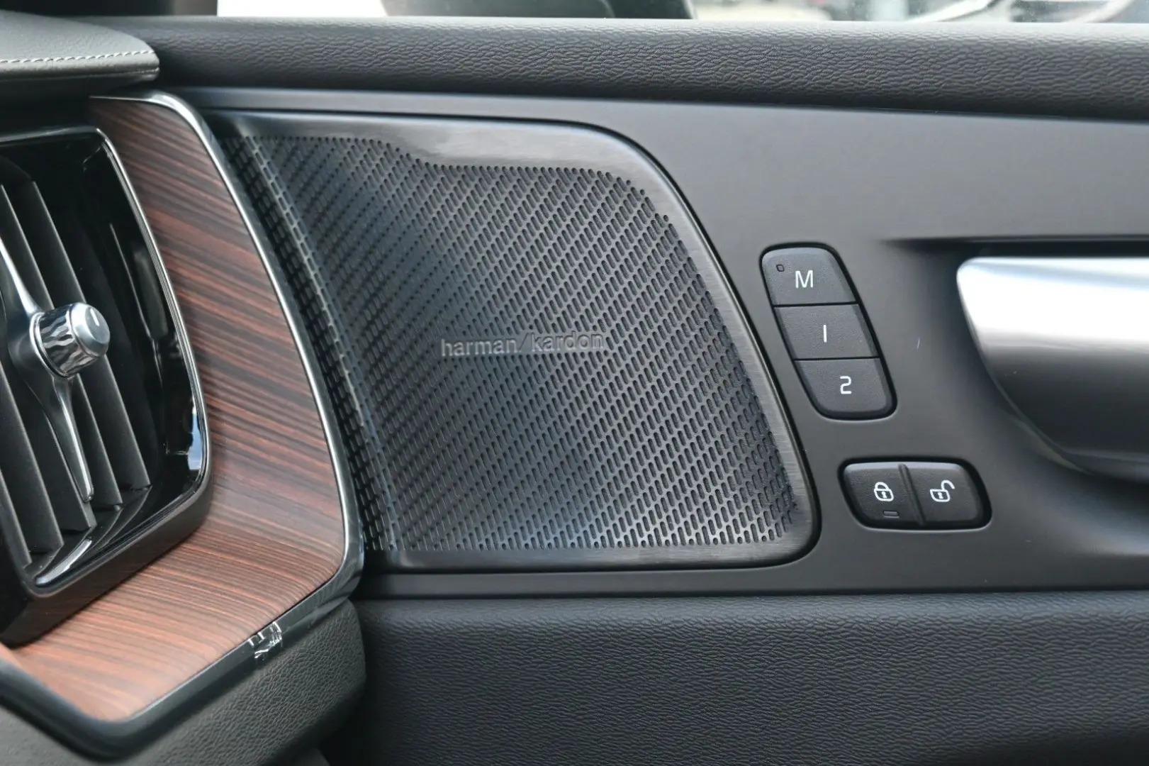 XC60 B4 D AWD Ultimate Dark STDHZG 360  LUFT ACC