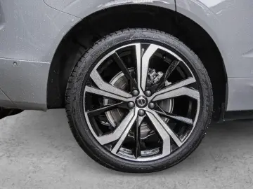 XC60 T8 Plus Dark Recharge Plug-In Hybrid AWD
