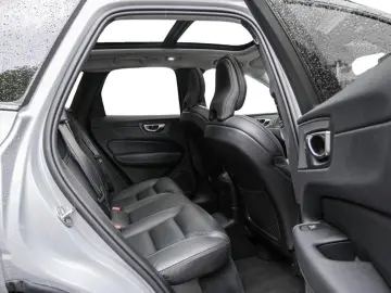 XC60 T8 Plus Dark Recharge Plug-In Hybrid AWD