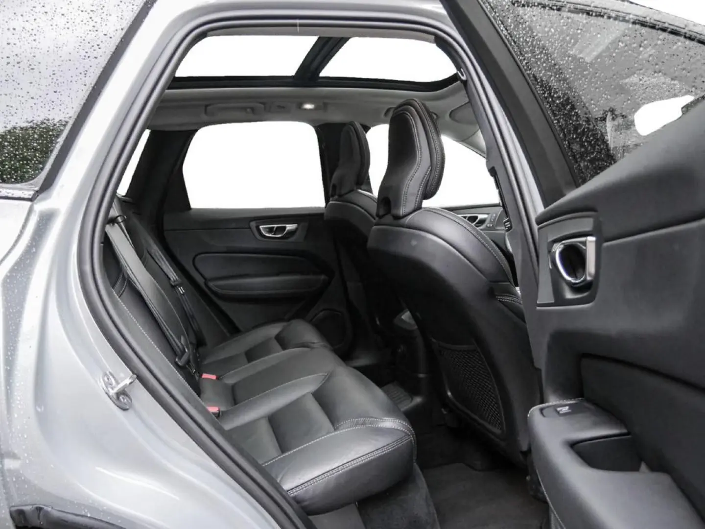 XC60 T8 Plus Dark Recharge Plug-In Hybrid AWD