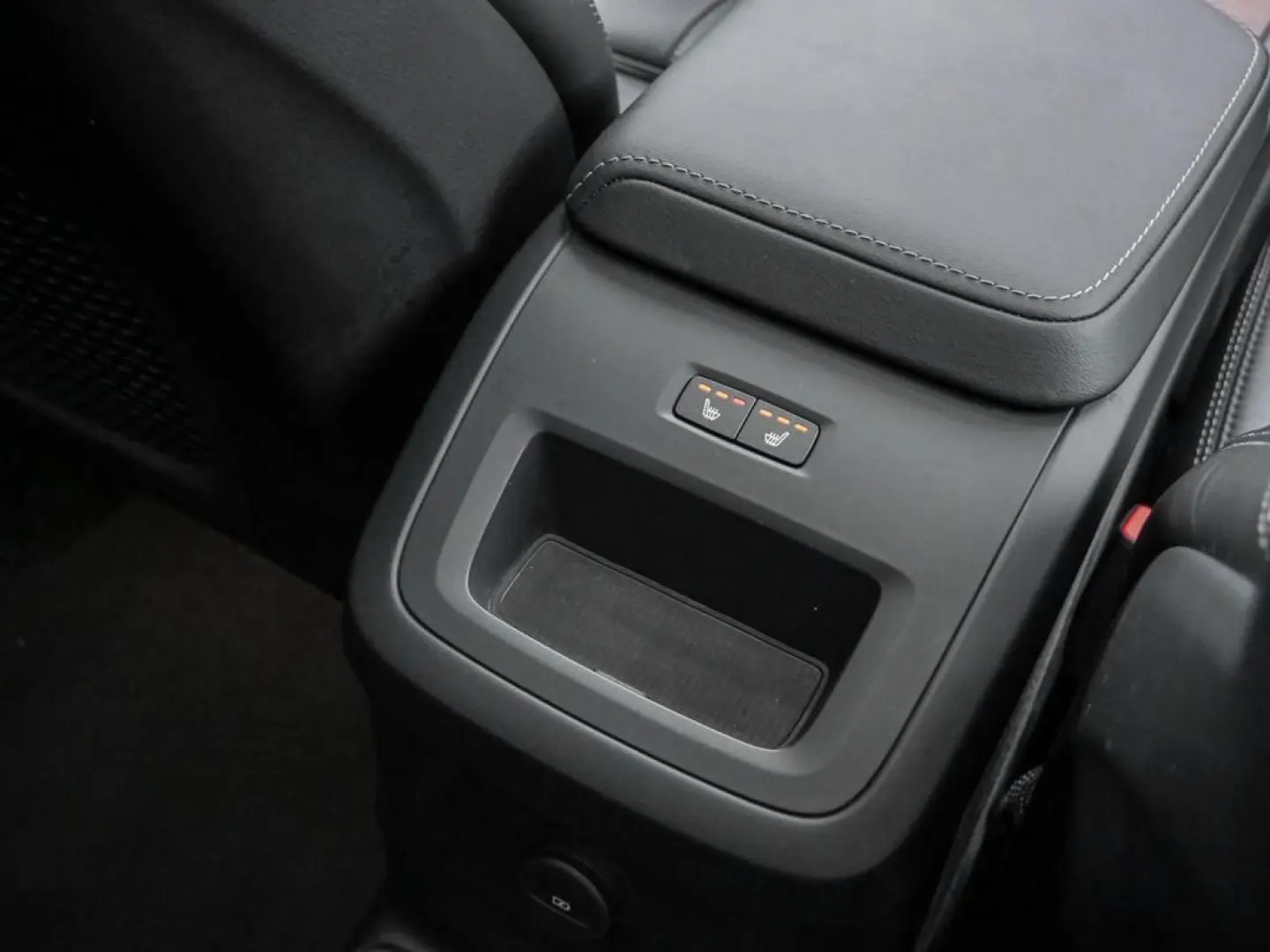 XC60 T8 Plus Dark Recharge Plug-In Hybrid AWD
