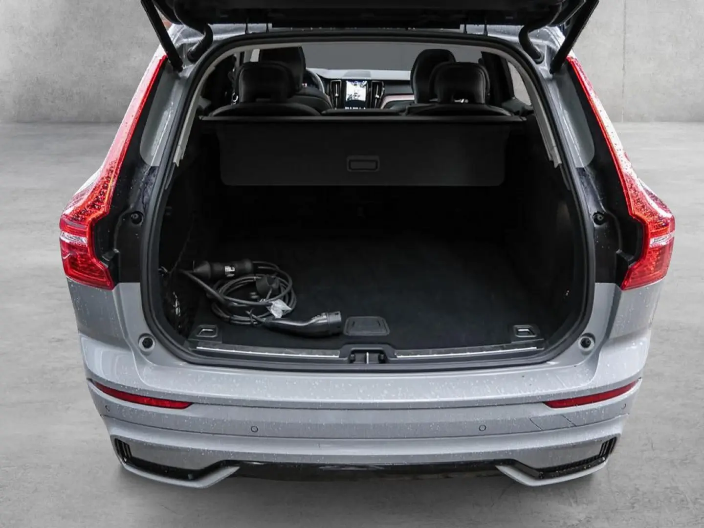 XC60 T8 Plus Dark Recharge Plug-In Hybrid AWD