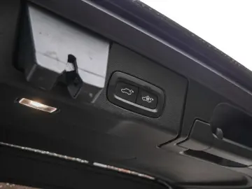 XC60 T8 Plus Dark Recharge Plug-In Hybrid AWD
