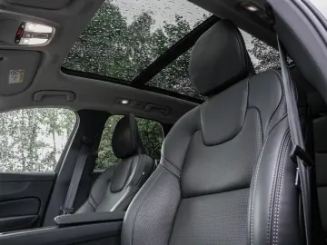 XC60 T8 Plus Dark Recharge Plug-In Hybrid AWD