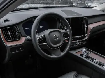 XC60 T8 Plus Dark Recharge Plug-In Hybrid AWD
