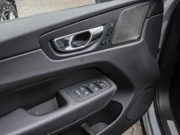 XC60 T8 Plus Dark Recharge Plug-In Hybrid AWD