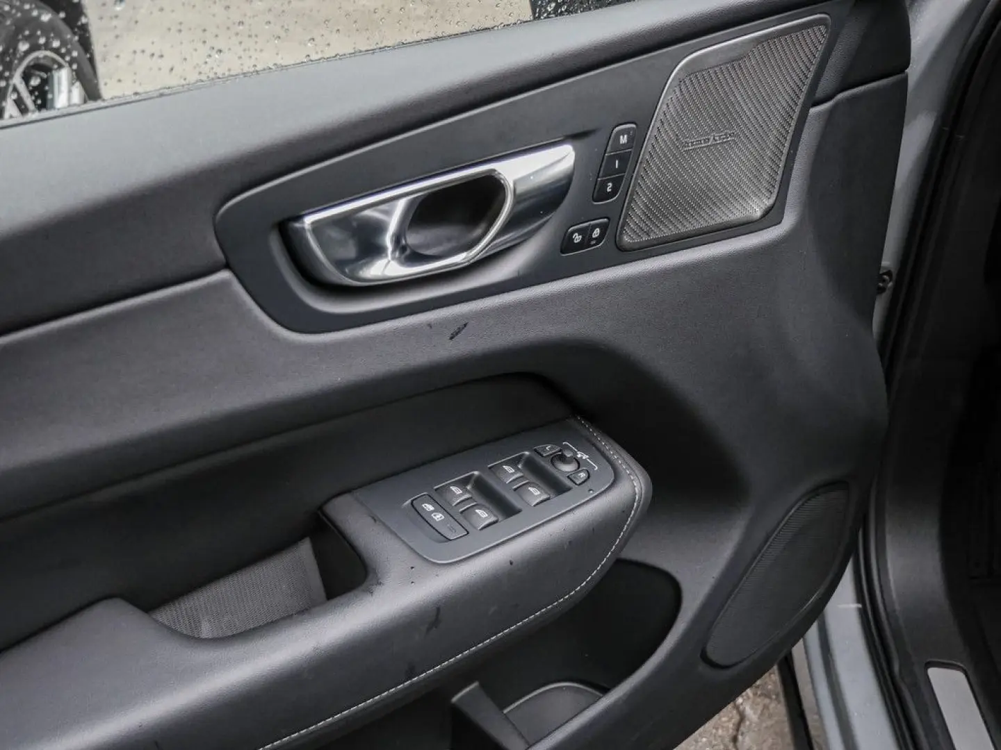 XC60 T8 Plus Dark Recharge Plug-In Hybrid AWD