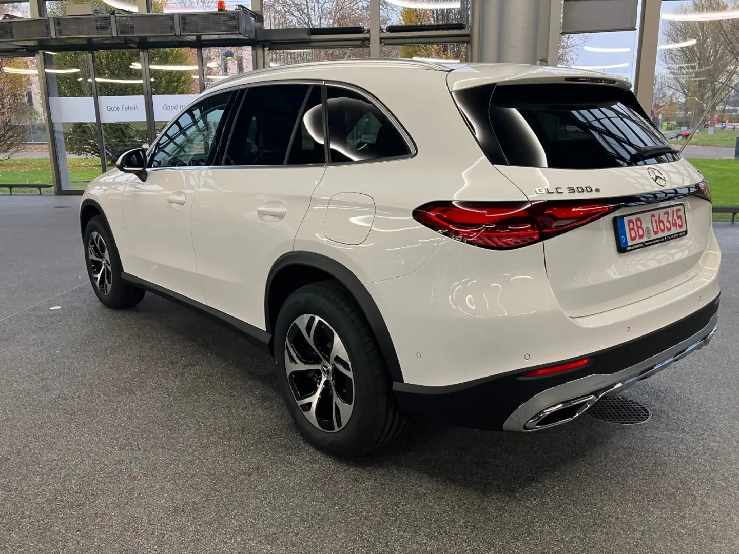 GLC 300 e 4Matic PANORAMA+MBUX+KAMERA
