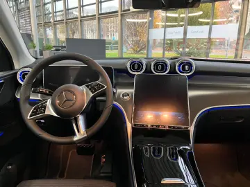 GLC 300 e 4Matic PANORAMA+MBUX+KAMERA