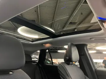 GLC 300 e 4Matic PANORAMA+MBUX+KAMERA