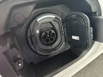 GLA 250 e AMG Line Edition KAMERA+LED+CARPLAY