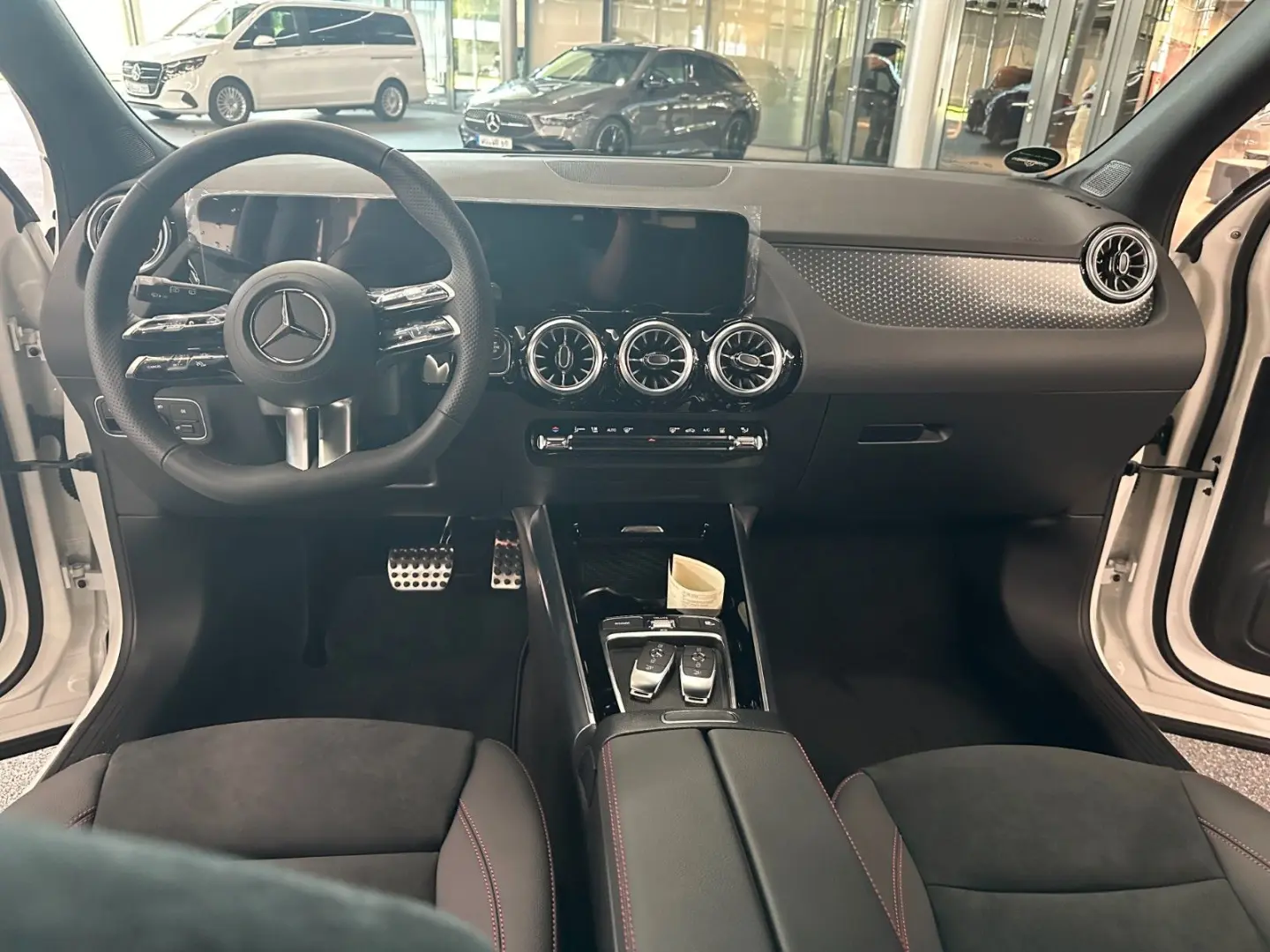 GLA 250 e AMG Line Edition KAMERA+LED+CARPLAY