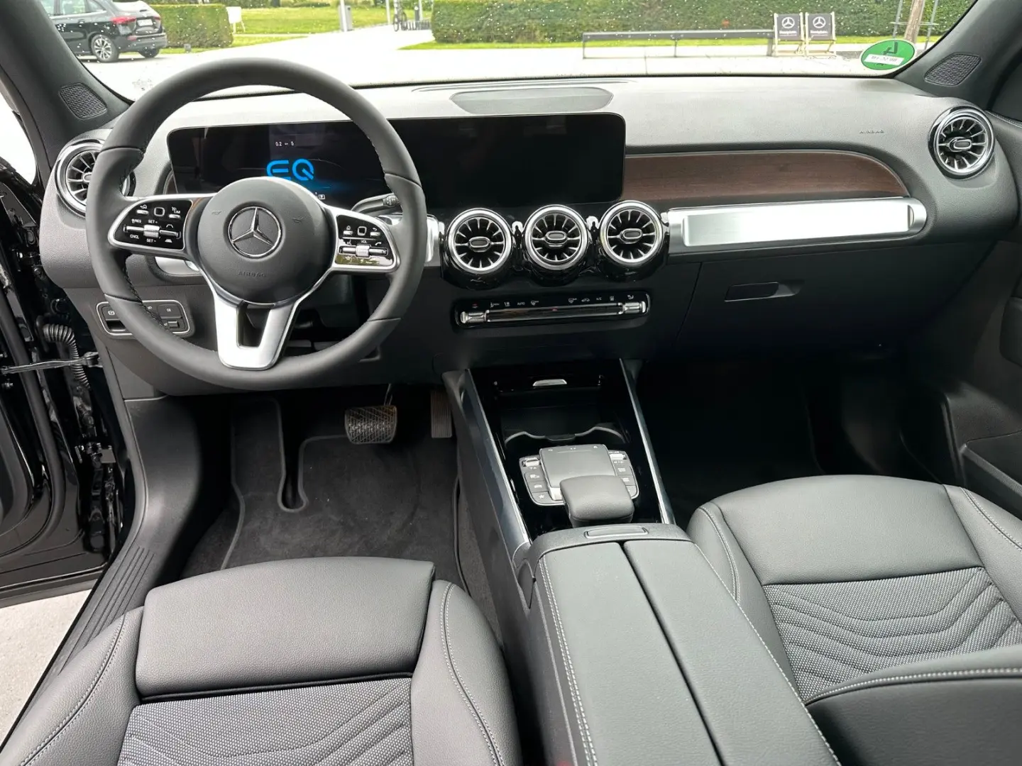 EQB 250 KAMERA+MBUX+CARPLAY