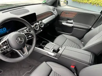 EQB 250 KAMERA+MBUX+CARPLAY