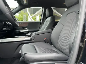 EQB 250 KAMERA+MBUX+CARPLAY