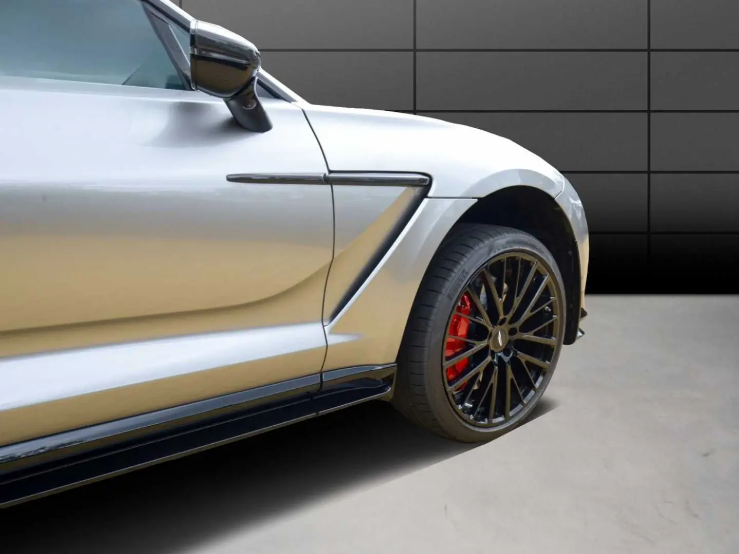 Aston Martin DBX707 MY 2025