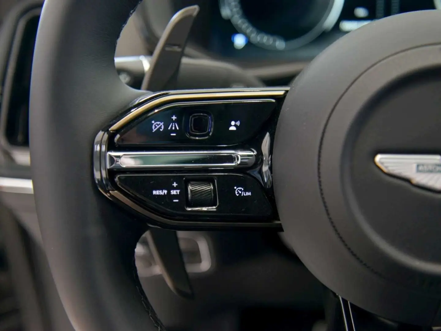 Aston Martin DBX707 MY 2025