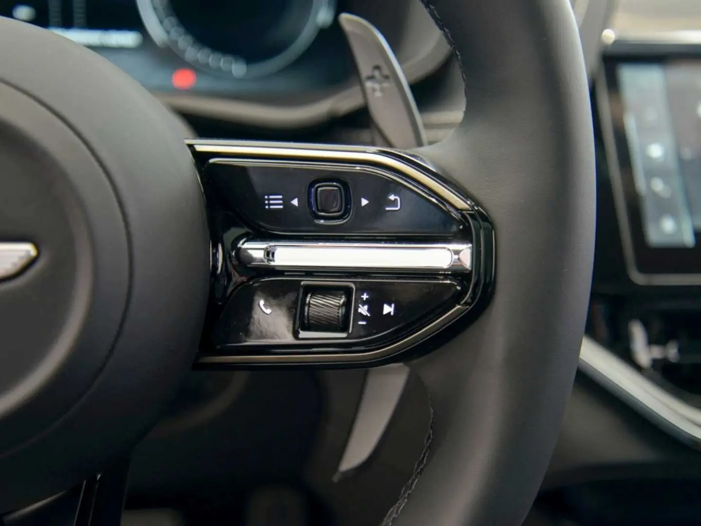 Aston Martin DBX707 MY 2025